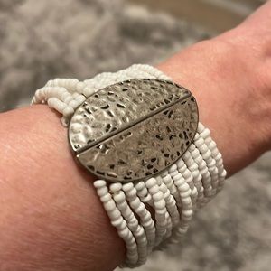 White bead stretch bracelet, loose fitting